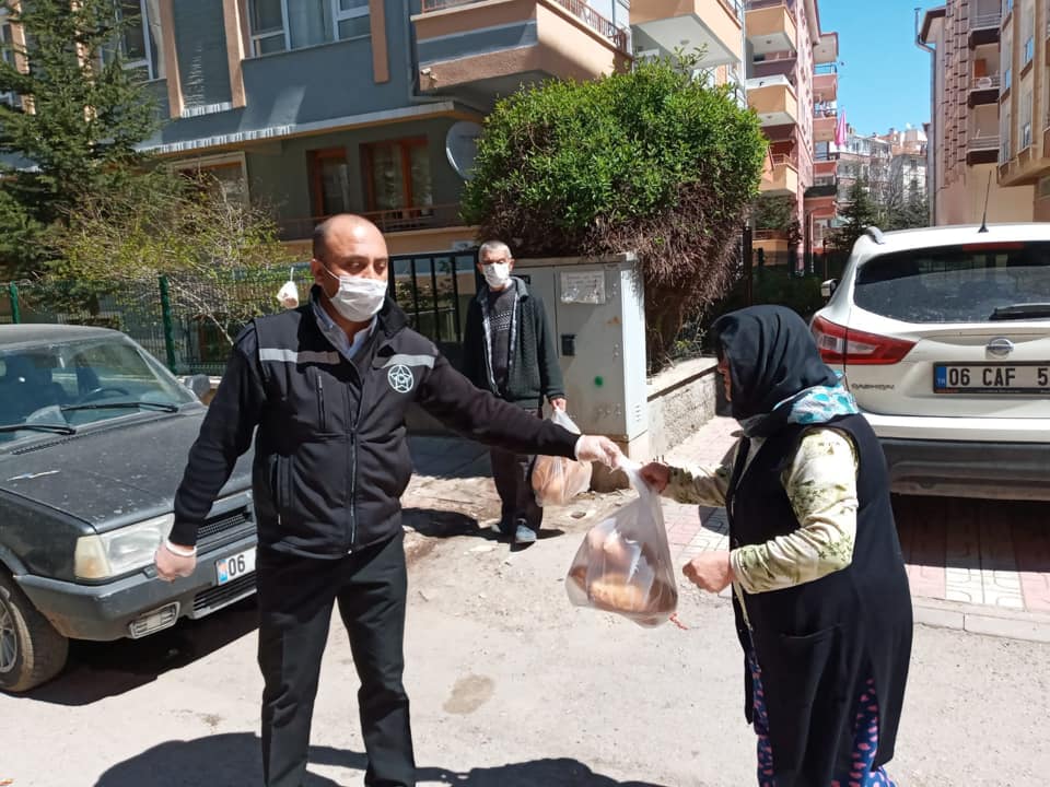 Çubuk Belediyesi, Evlerinde Kalan Vatandaşlara Ekmek Götürdü