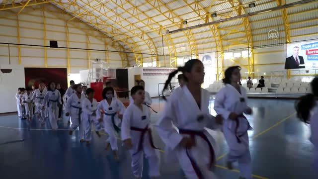 Çubuk’ta öğrenciler için teakwondo kursu açıldı.