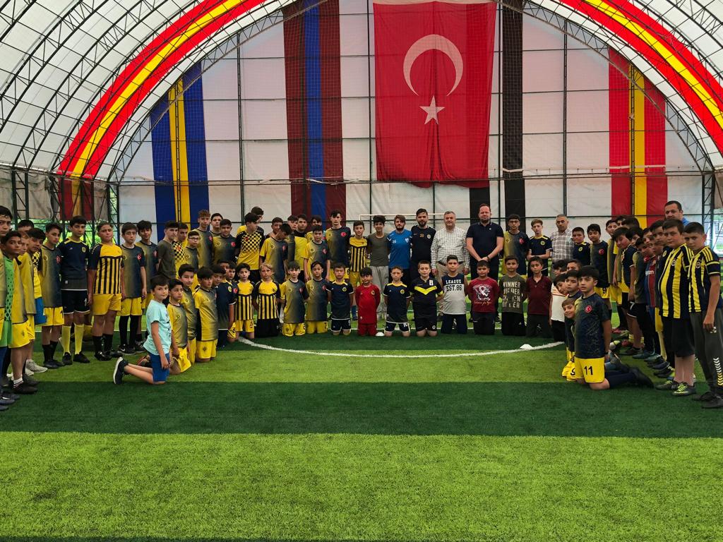 Çubuk Belediye Başkanı Demirbaş, minik sporcuları ziyaret etti