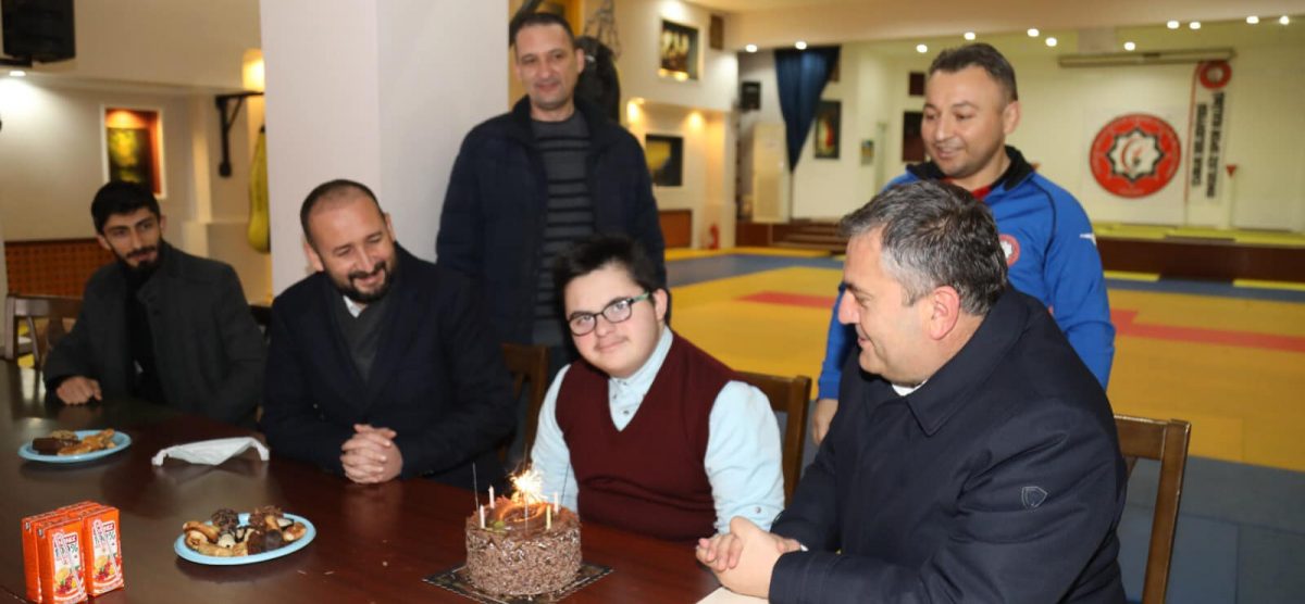 Başkan Demirbaş’tan engelli sporcuya doğum günü sürprizi