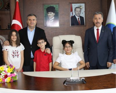 Belediye Başkanı Demirbaş, görevini öğrenciye devretti