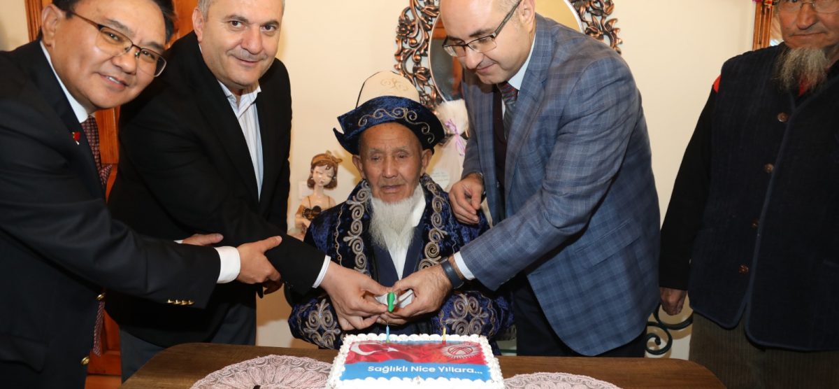 103 yaşındaki Kırgızistan asıllı Ulu’ya sürpriz Doğum Günü Kutlaması