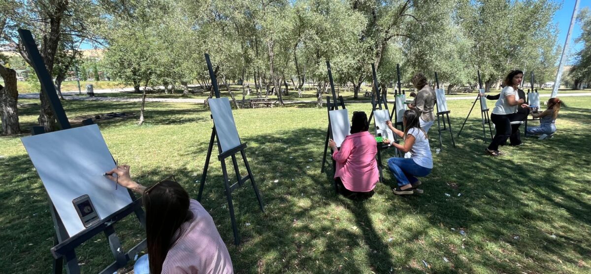 Çubuk Belediyesi Sanat Atölyesi kursiyerleri, doğada resim etkinliği düzenledi