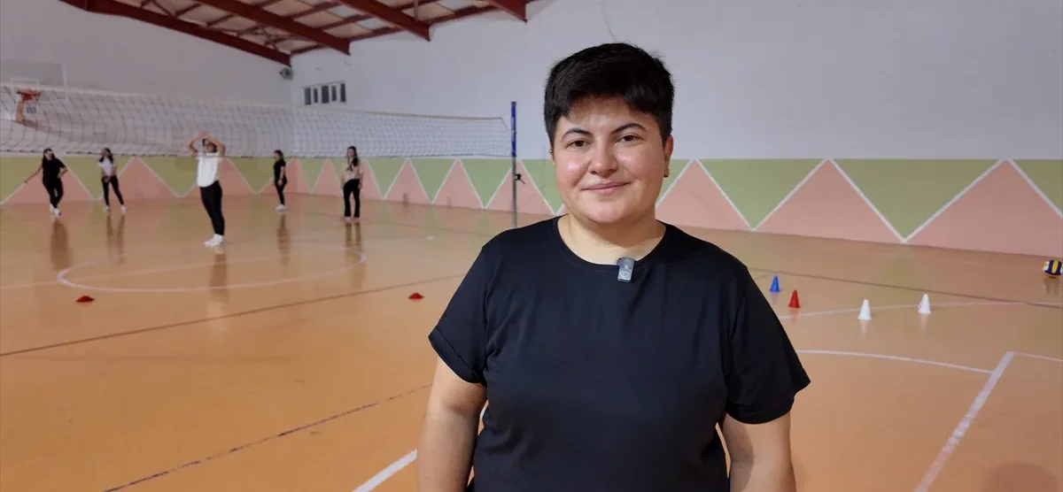 İLÇEMİZDE KADINLAR VOLEYBOL SAHASINDA BULUŞUYOR